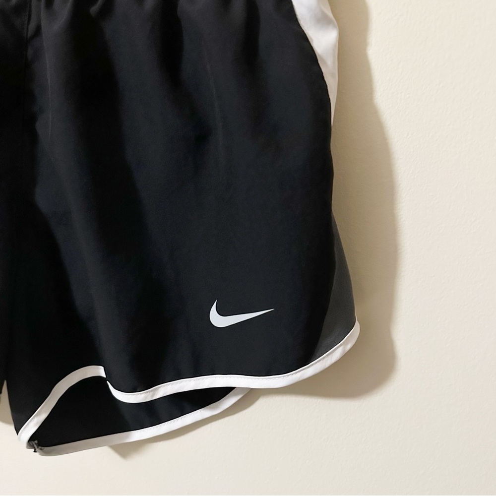 Nike Dri Fit Black White Gray Womens Athletic Shorts Size Medium - Picture 3 of 9